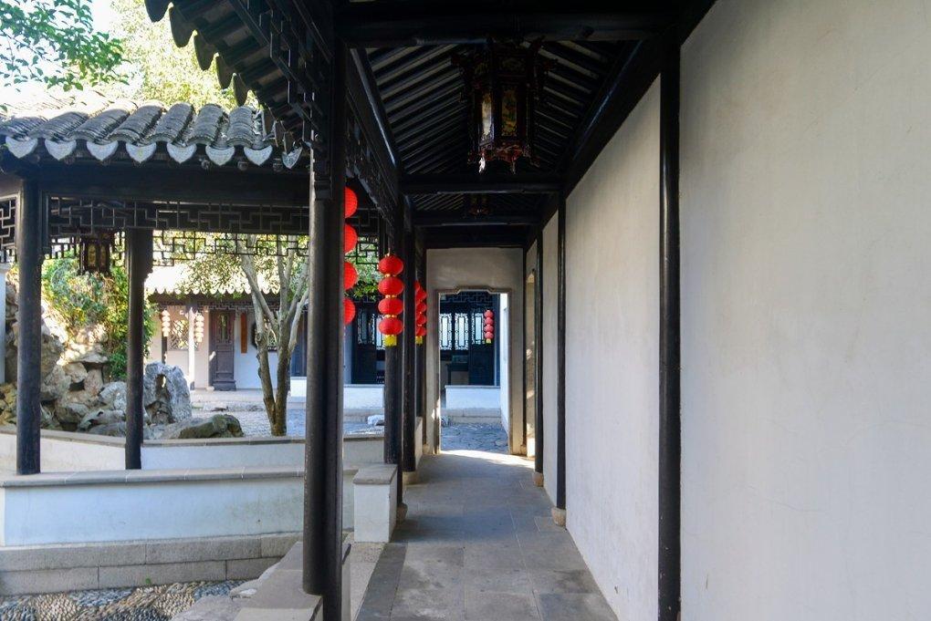 我跟一个女孩暗示我喜欢她，为啥没有回复我呢？游戏画面